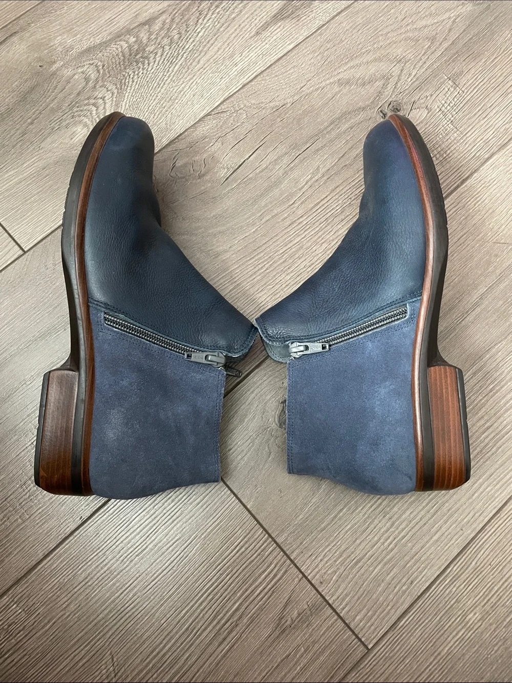 Naot stylish helm